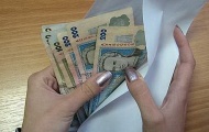 Более четверти работающего населения Украины получает зарплату "в конверте"