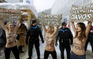 Активистки FEMEN провели акцию протеста в Давосе
