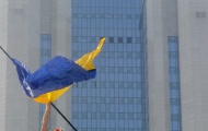 Активистки FEMEN устроили топлес-акцию под штаб-квартирой "Газпрома" в Москве