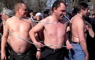 В поддержку Тимошенко под стенами колонии разделись мужчины