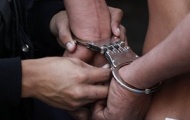 В лифте одного из домов Киева мужчина укусил журналистку за лицо