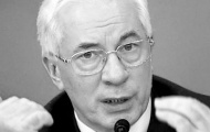 Азаров призвал украинцев не делать трагедии из-за проигрыша национальной сборной