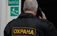 Охранники супермаркета вымогали у покупательницы 10 000 гривен