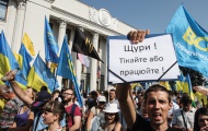 В агонии. Большинство депутатов нынешней ВР пытается во что бы то ни стало помешать обновлению власти.