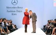 ВОЛЬНОВА ВЕРНУЛАСЬ НА ПОДИУМ MERCEDES-BENZ FASHION DAYS В НАРЯДЕ ОТ MAXANGE