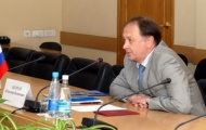 Украинский МИД подарил генеральному консулу России русско-украинских разговорник