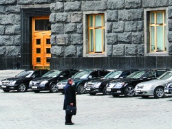 Кабмин сократит собственный автопарк Кабмин сократит собственный автопарк