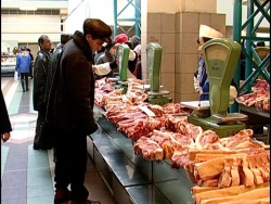 Залежавшийся товар продают во время новогодних праздников Залежавшийся товар продают во время новогодних праздников