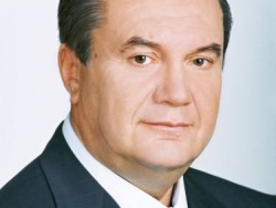 Янукович призвал министров добровольно уйти в отставку