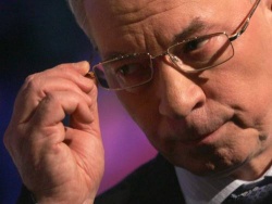 Азаров заявил о том, что украинским олигархам придется делиться с народом