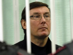 Суд снова отложил слушание дела Юрия Луценко