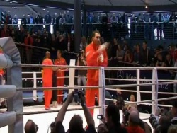 Кличко и Мормек вышли на ринг. Последний бой Кличко Кличко и Мормек вышли на ринг. Последний бой Кличко