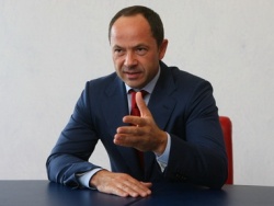 Тигипко призвал однопартийцев вступать в Партию регионов Тигипко призвал однопартийцев вступать в Партию регионов