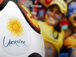 НБУ рассчитывает, что иностранные болельщики привезут в Украину около 1 млрд евро НБУ рассчитывает, что иностранные болельщики привезут в Украину около 1 млрд евро