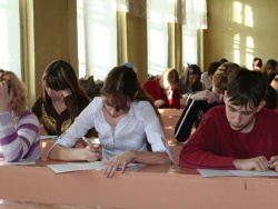 Украинские старшеклассники не видят смысла в получении высшего образования Украинские старшеклассники не видят смысла в получении высшего образования