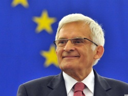 Экс-президент Европарламента заявил о том, что началась изоляция Украины Экс-президент Европарламента заявил о том, что началась изоляция Украины