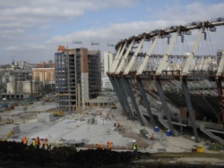 На главной арене ЕВРО-2012 начата укладка поля На главной арене ЕВРО-2012 начата укладка поля