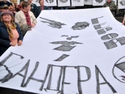 Степан Бандера незаконный Герой Украины