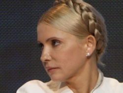 Тимошенко грозит выбить окно в своей палате, если ей не дадут телефон Тимошенко грозит выбить окно в своей палате, если ей не дадут телефон