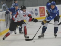 Украинские хоккеисты откроют сезон в Харькове. Украинские хоккеисты откроют сезон в Харькове.