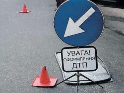 Автомобиль без водителя снес автобусную остановку Автомобиль без водителя снес автобусную остановку