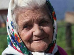 Бабушка с котом превратилась в символ справедливости