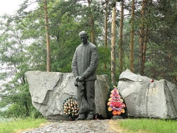В Украине откроется еще одно «катынское кладбище» В Украине откроется еще одно «катынское кладбище»
