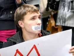 Киевские журналисты выступили против цензуры во время речи Януковича