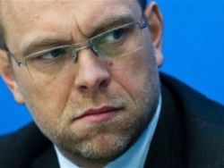 Власенко заявил, что не позволит "пытать" Тимошенко Власенко заявил, что не позволит "пытать" Тимошенко