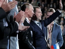 Почему Украина выбрала финансовую помощь Москвы, а не ЕС? Почему Украина выбрала финансовую помощь Москвы, а не ЕС?