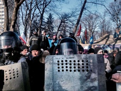 Майдан и власть наращивают отряды самообороны Майдан и власть наращивают отряды самообороны
