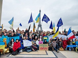 Украинцы решили спасаться сами, не оглядываясь на ЕС - эксперты Украинцы решили спасаться сами, не оглядываясь на ЕС - эксперты