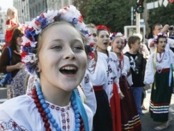 Почти половина украинцев общается на украинском языке