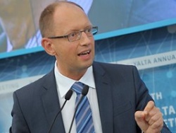 Арсений Яценюк: "Я против Януковича!"