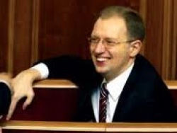 Арсений Яценюк приговор Юлии Тимошенко отпраздновал шампанским в своем офисе