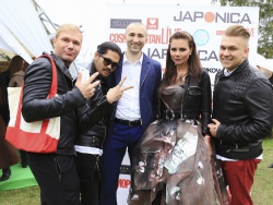 ЖУРНАЛ COSMOPOLITAN СОБРАЛ ДРУЗЕЙ НА OPEN-AIR ФЕСТИВАЛЕ COSMOPOLITAN LIVE!