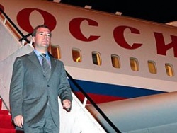 В Донецке к приезду президента России Дмитрия Медведева позеленели деревья