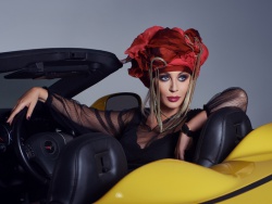 ПРИМАДОННА УКРАИНСКОЙ ЭСТРАДЫ ИРИНА БИЛЫК БЫЛА ЗАМЕЧЕНА В ДОРОГУЩЕМ АВТО