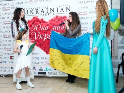 В ПРЕДДВЕРИИ 8 МАРТА В КИЕВЕ ПРОШЕЛ ДЕТСКИЙ КОНКУРС КРАСОТЫ "ЮНА ПАНІ УКРАЇНИ"