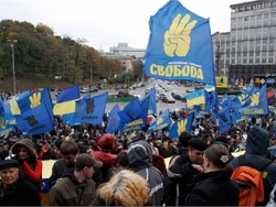 Олег Тягнибок и его команда теряют популярность в западной Украине Олег Тягнибок и его команда теряют популярность в западной Украине