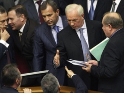 Николай Азаров убеждает, что зарплата в Украине возросла на десять процентов Николай Азаров убеждает, что зарплата в Украине возросла на десять процентов
