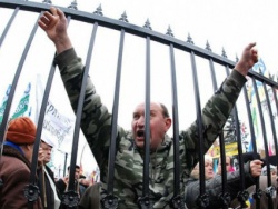 Чернобыльцы угрожают правительству сорвать проведение в Украине ЕВРО-2012 Чернобыльцы угрожают правительству сорвать проведение в Украине ЕВРО-2012