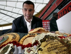 Владимир Кличко отменил поединок против Жана-Марка Мормека