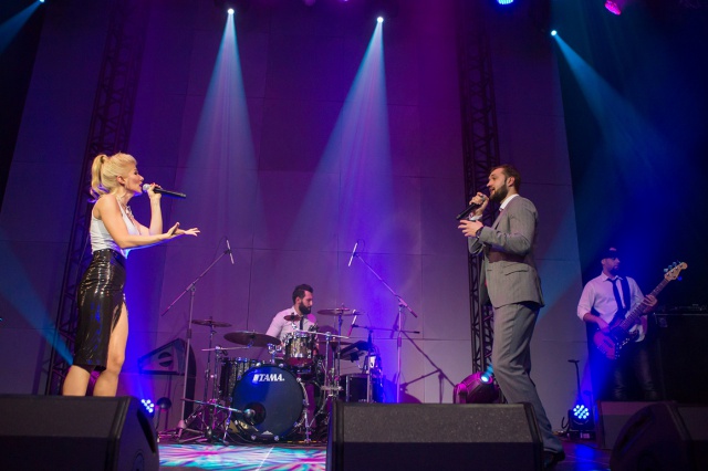 tamerlan_i_alena_podozhgli_scenu_koncert-holla_beletage_2.jpg