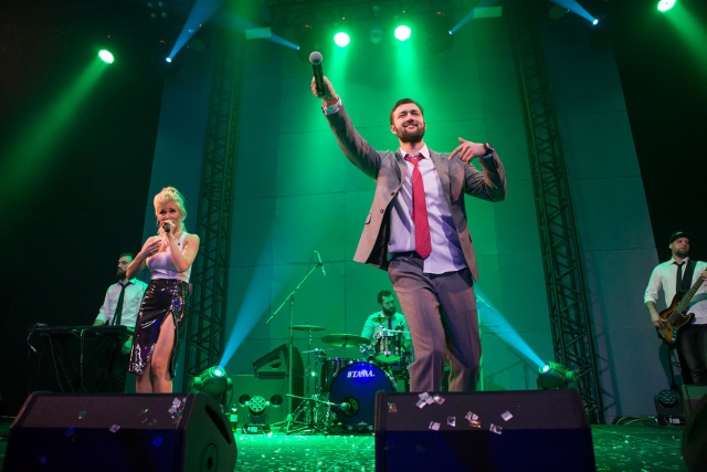 tamerlan_i_alena_podozhgli_scenu_koncert-holla_beletage_93.jpg
